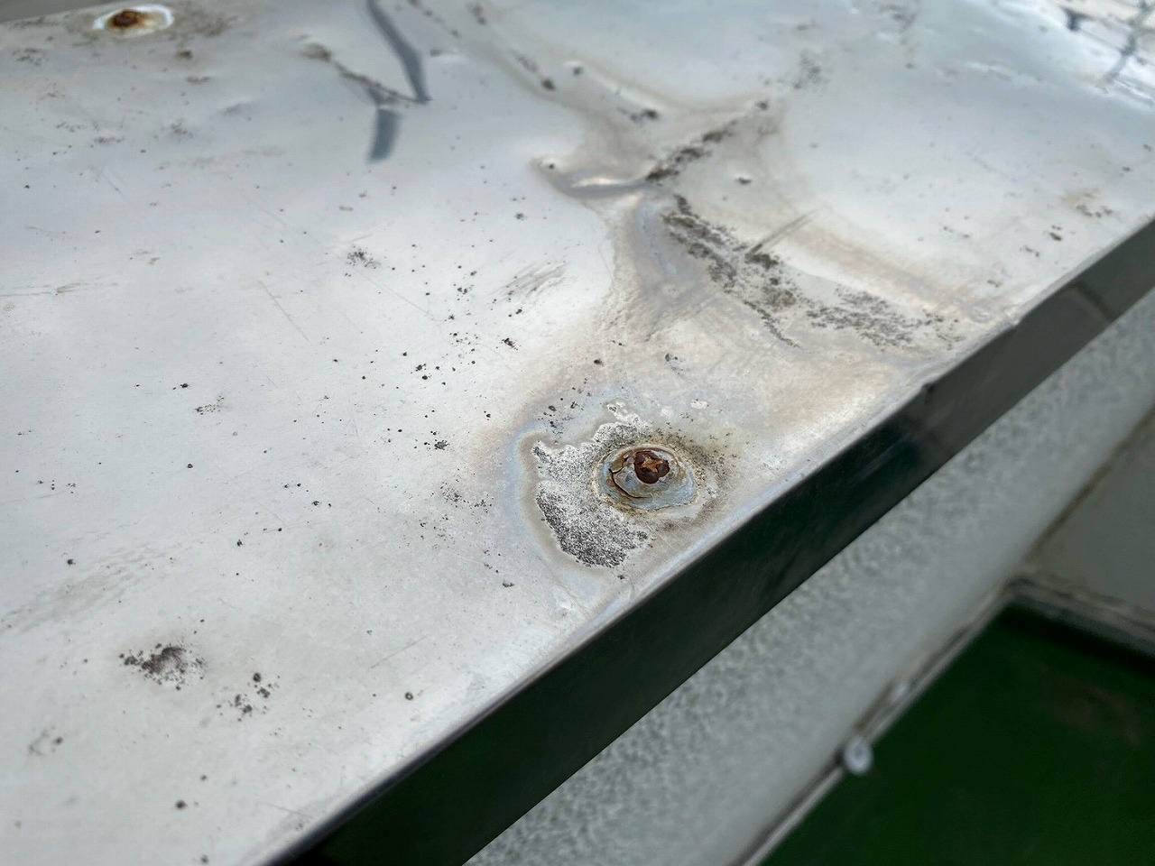 固定ビスの錆と腐食